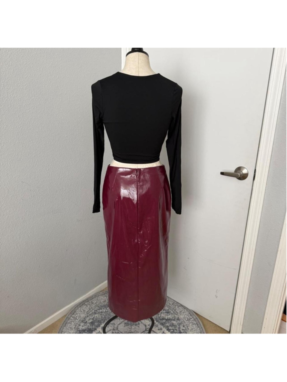 GAP Burgundy Vegan Leather Midi Skirt with Slit - Size 4 - Picture 4 of 7